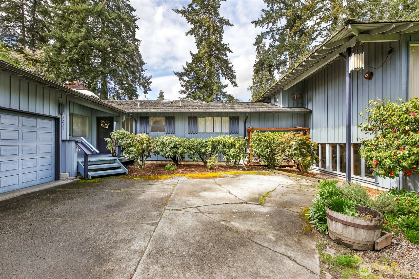 Property Photo: 2233 77th Avenue NE WA 98039