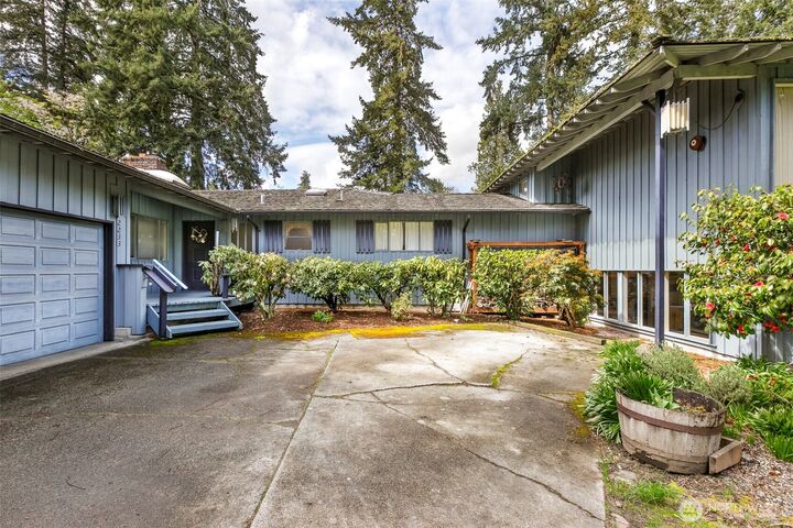 2233  77th Avenue NE  Medina WA 98039 photo