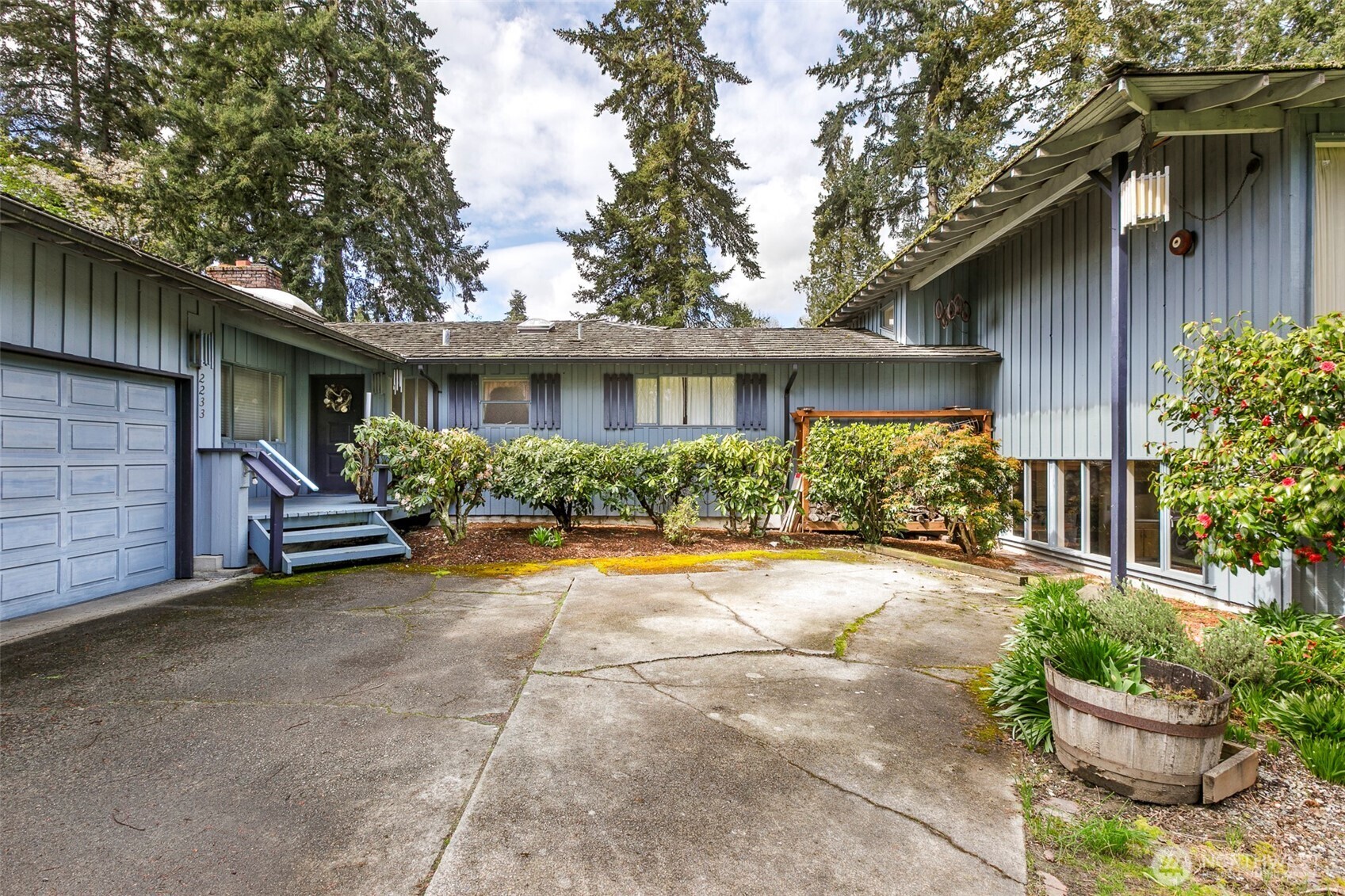 Property Photo: 2233 77th Avenue NE WA 98039