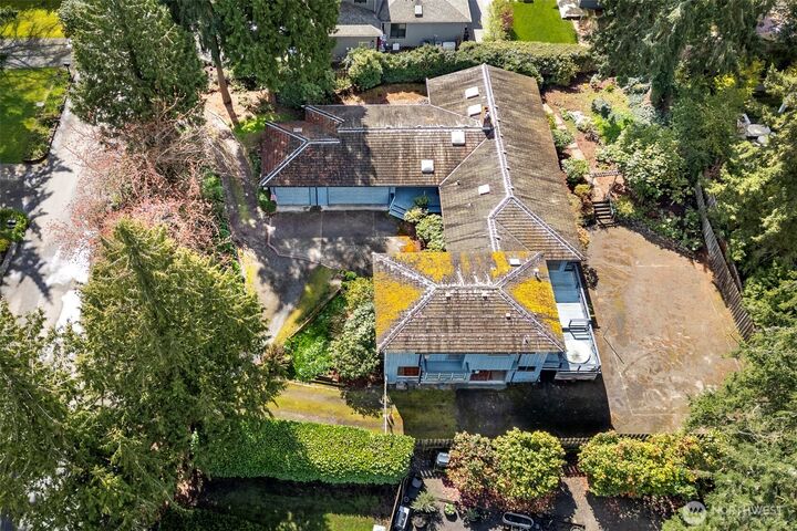2233  77th Avenue NE  Medina WA 98039 photo