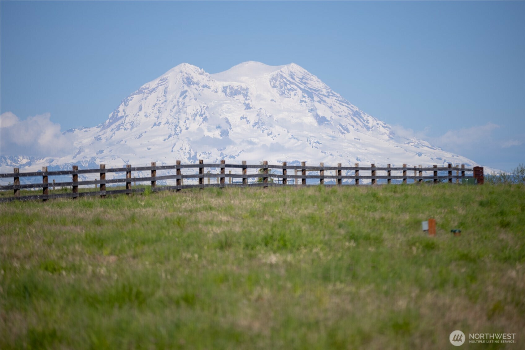 Property Photo: 44411 14th Avenue E WA 98328