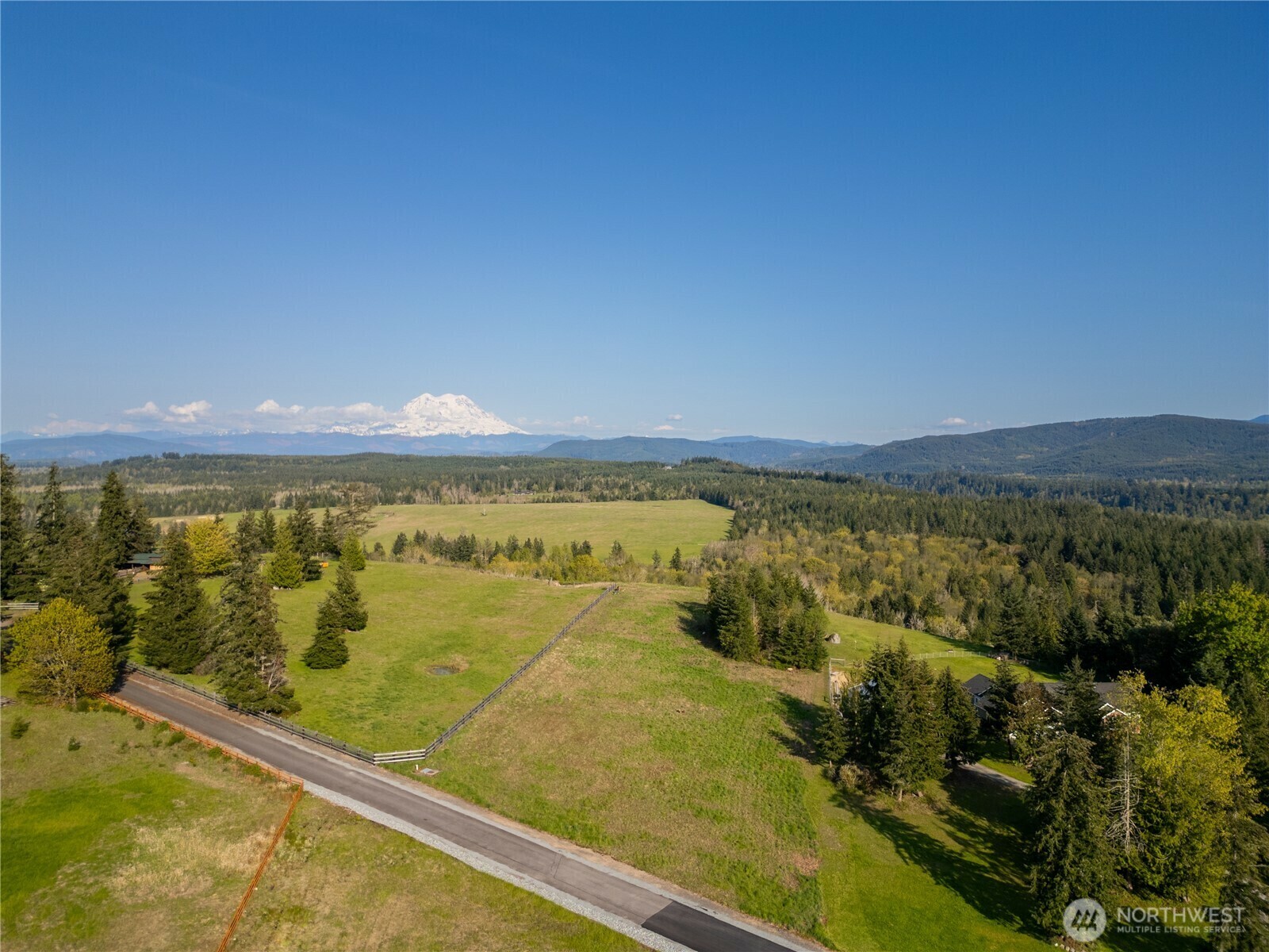Property Photo: 44411 14th Avenue E WA 98328