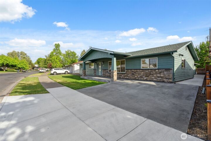 Property Photo: 133 Bradley Street WA 99362