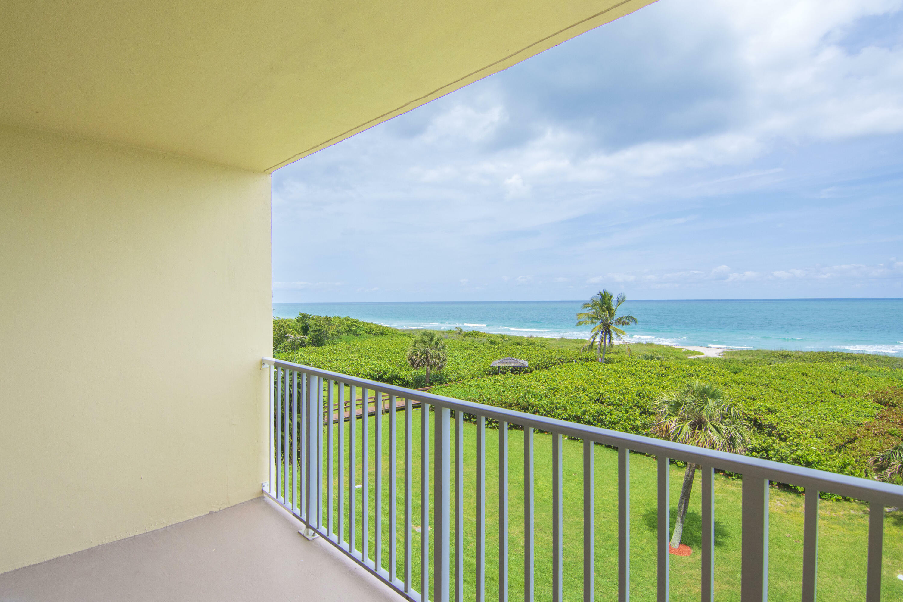 Property Photo: 3200 N Highway A1a 409 FL 34949