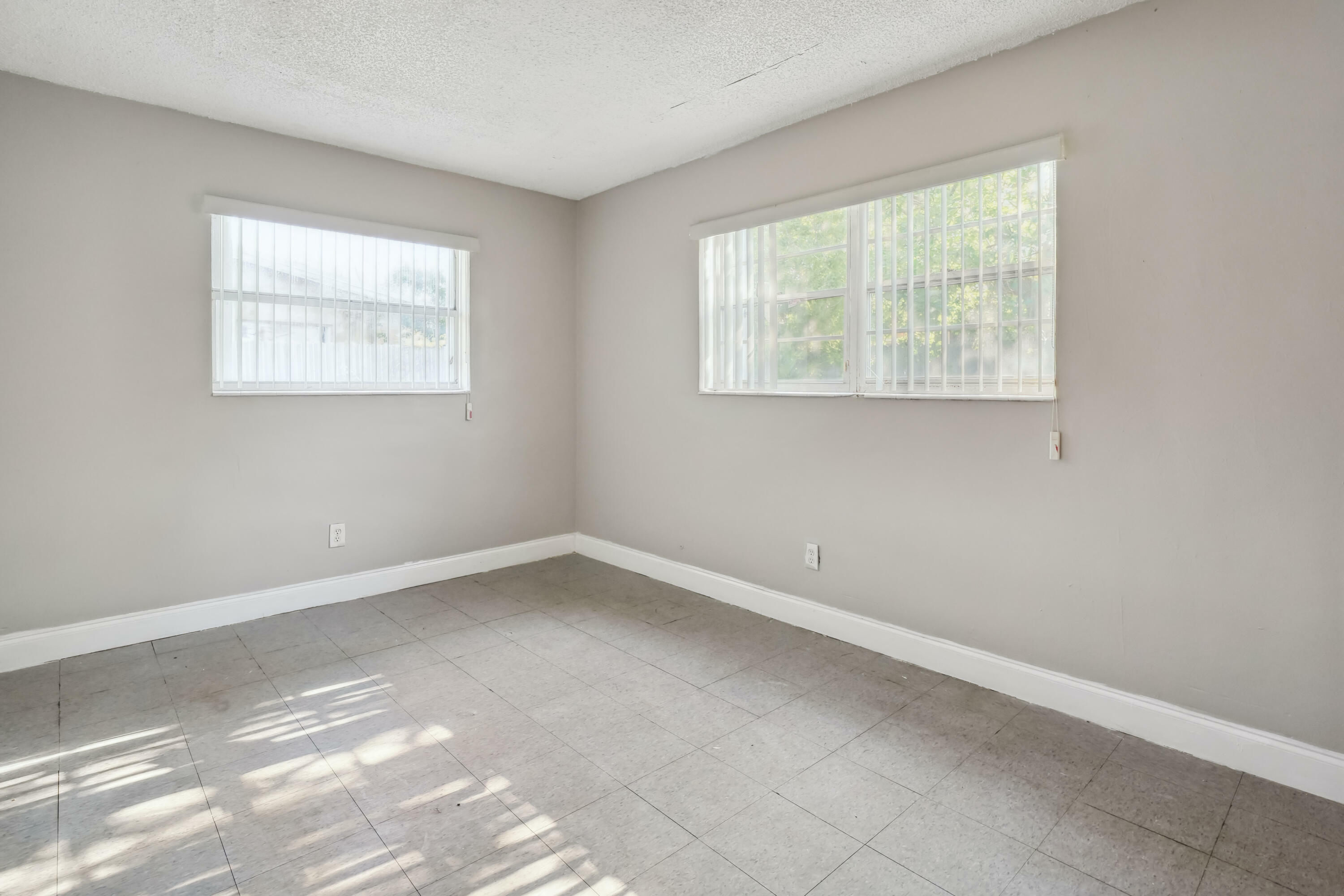 Property Photo: 1281 NW 30th Avenue 1 FL 33311
