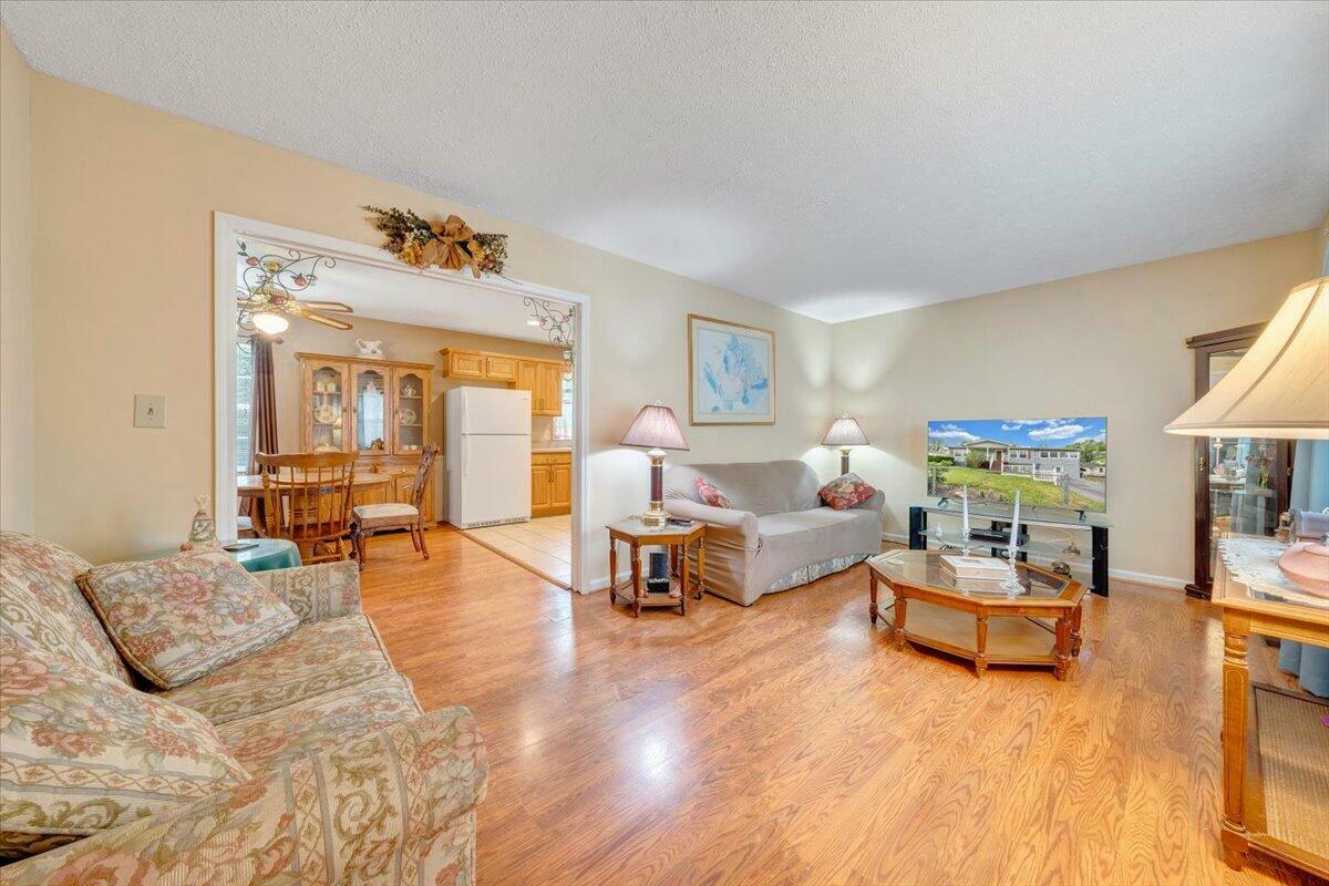 Property Photo: 1921 Clinton Ave SE VA 24013