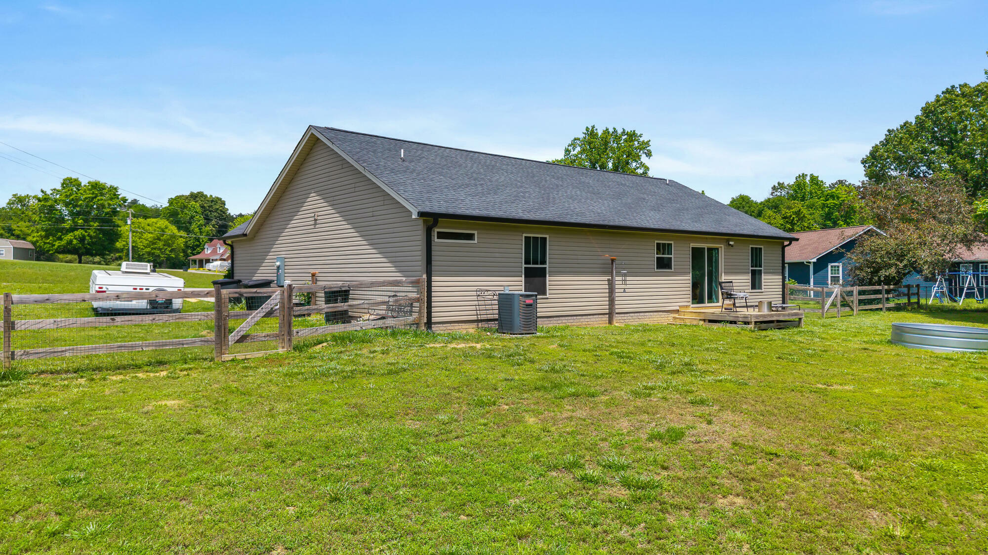 Property Photo: 210 County Road 793 TN 37331