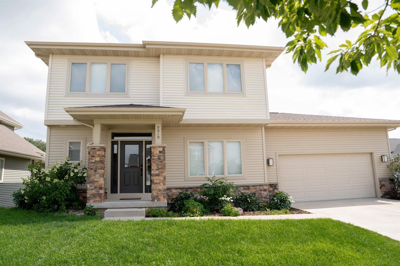 Property Photo:  9919 Bronze Leaf Lane  WI 53562 