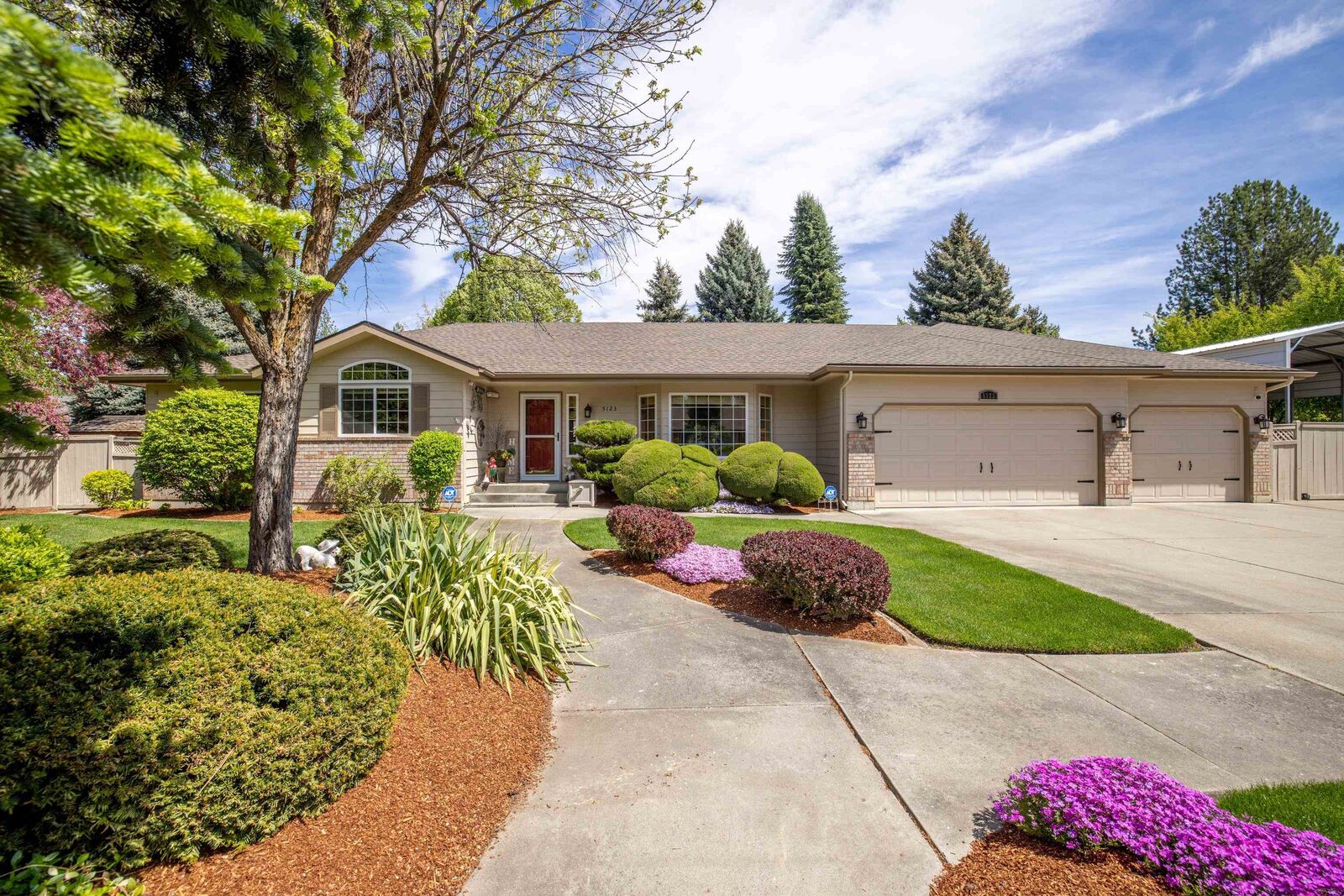 Property Photo:  5123 E Lane Park Ct  WA 99021 