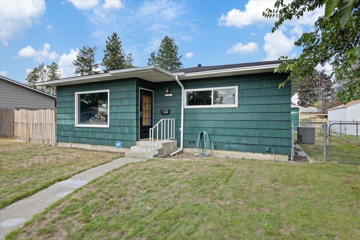 Property Photo: 901 E Everett Ave WA 99207