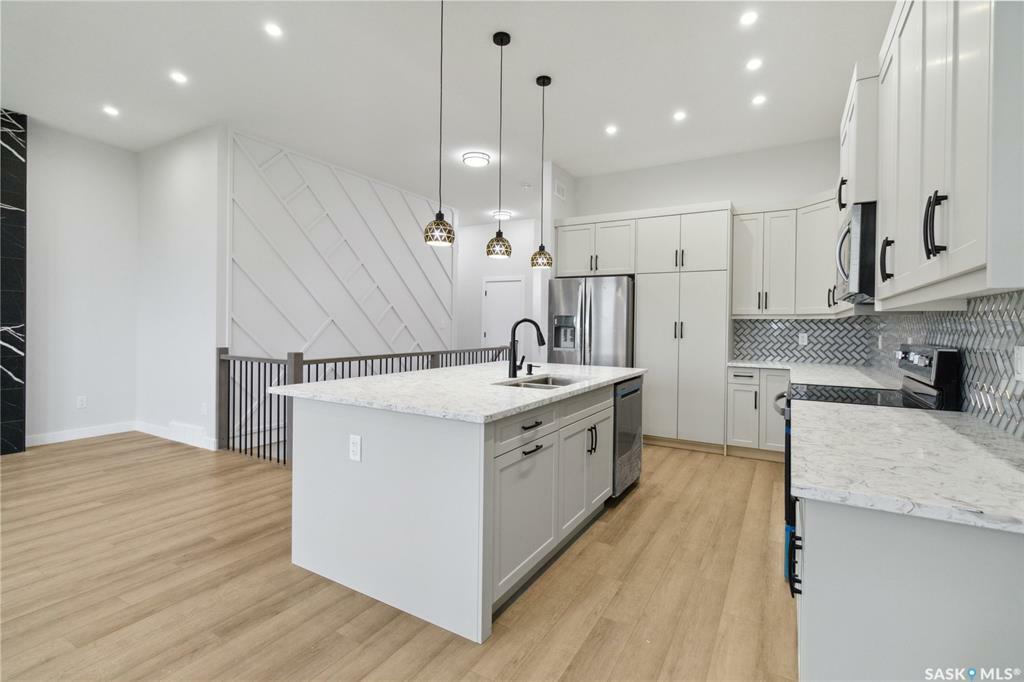 Property Photo: 274 Stromberg Court SK S7L 6M9