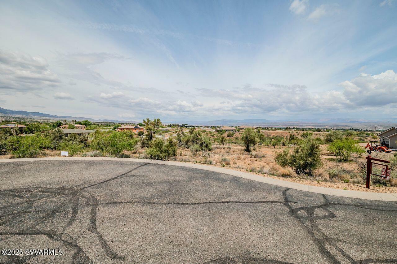 Property Photo: 1210 E Oriole Court AZ 86326