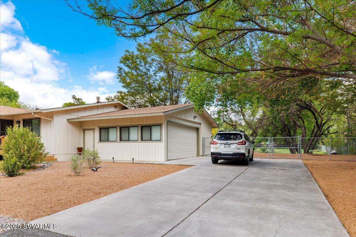 Property Photo: 3967 E Beaver Vista Rd AZ 86335