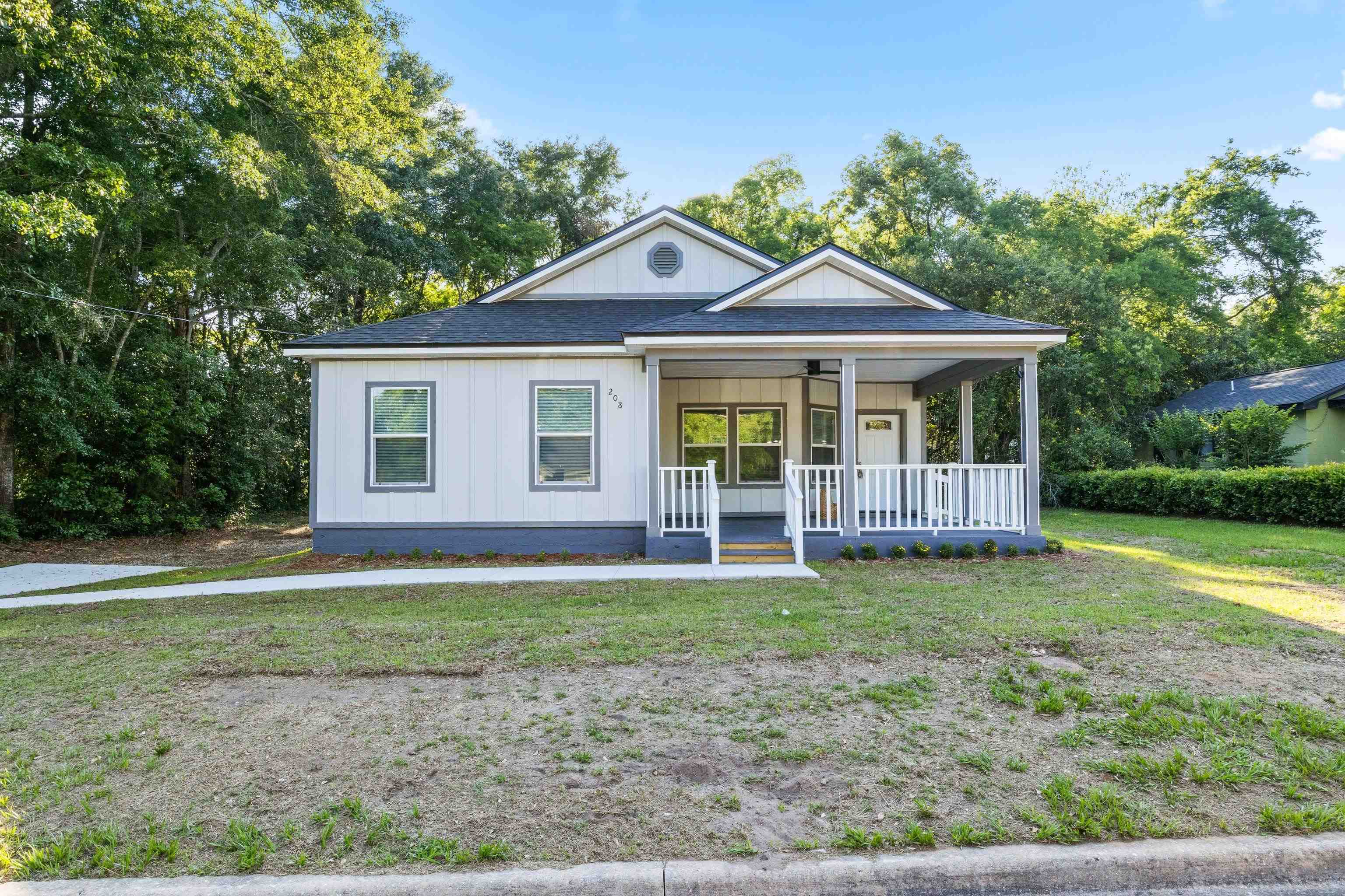 Property Photo: 208 N Lowe Street FL 32351
