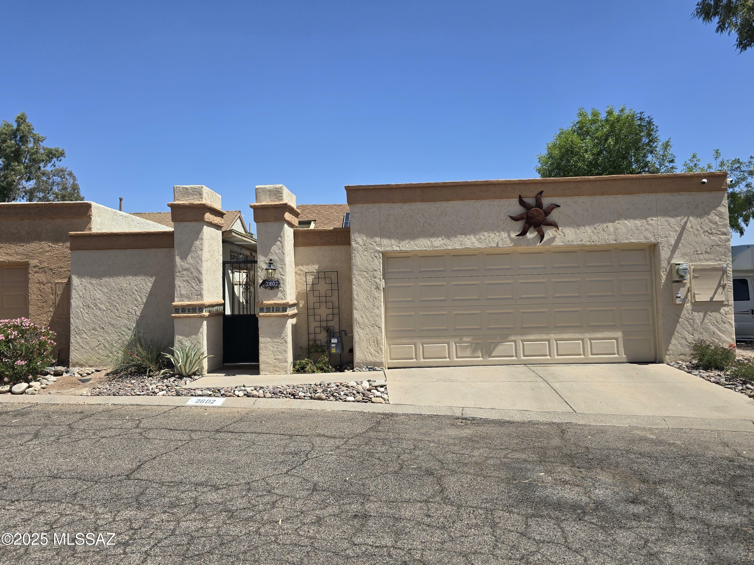 Property Photo: 2802 W Carnation Place AZ 85745