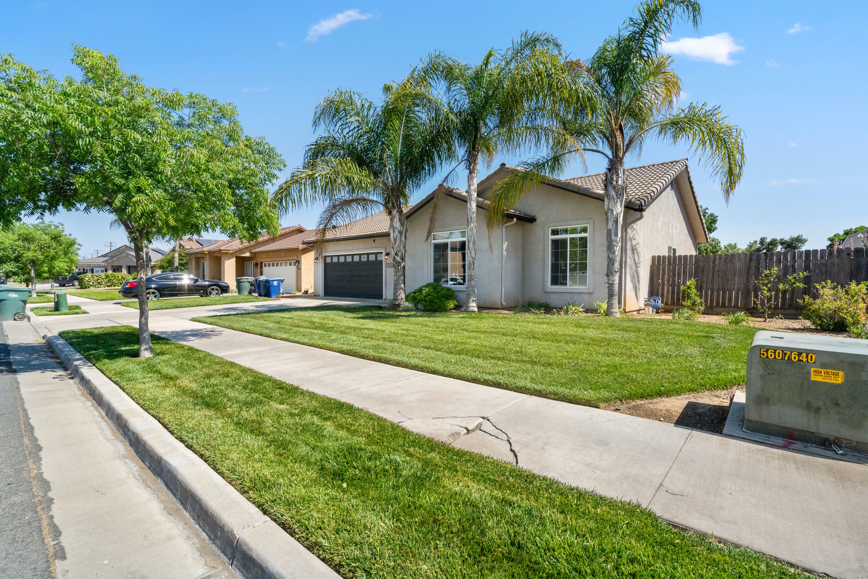 Property Photo: 982 Maple Valley Way CA 93247