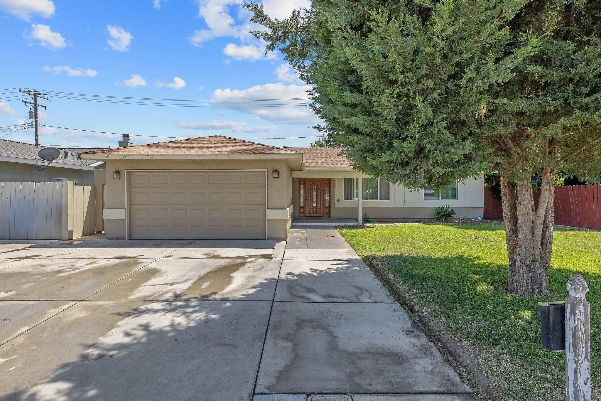 2313 W Cambridge Avenue  Visalia CA 93277 photo