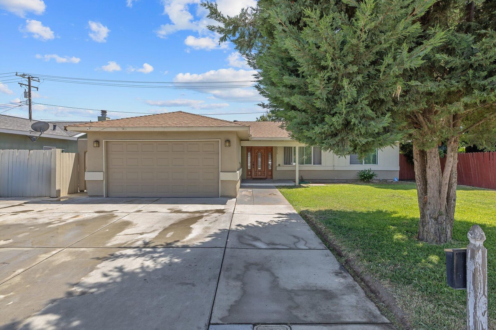 Property Photo: 2313 W Cambridge Avenue CA 93277
