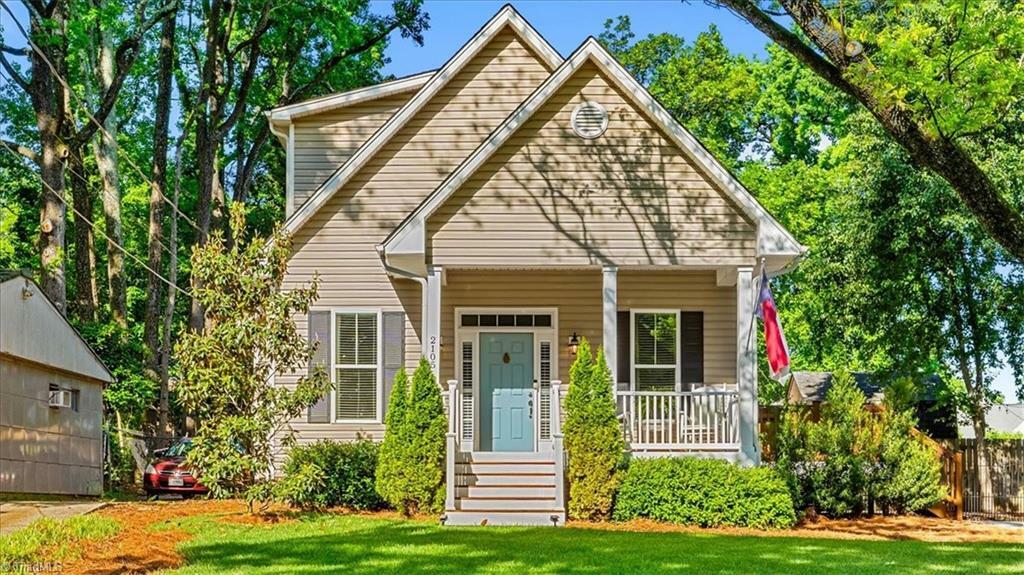 Property Photo: 2105 Dellwood Drive NC 27408