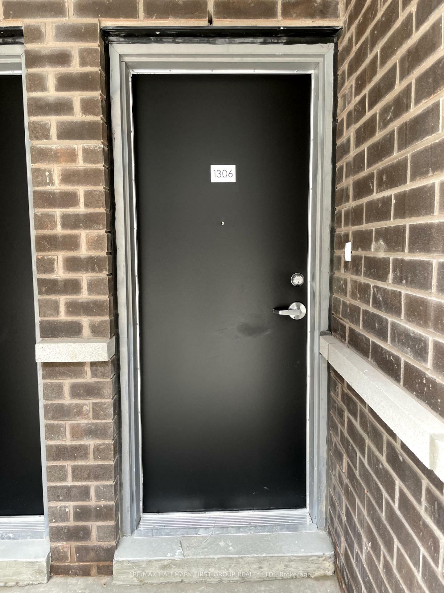 Property Photo: 1695 Dersan Street 1306 ON L1V 2P8