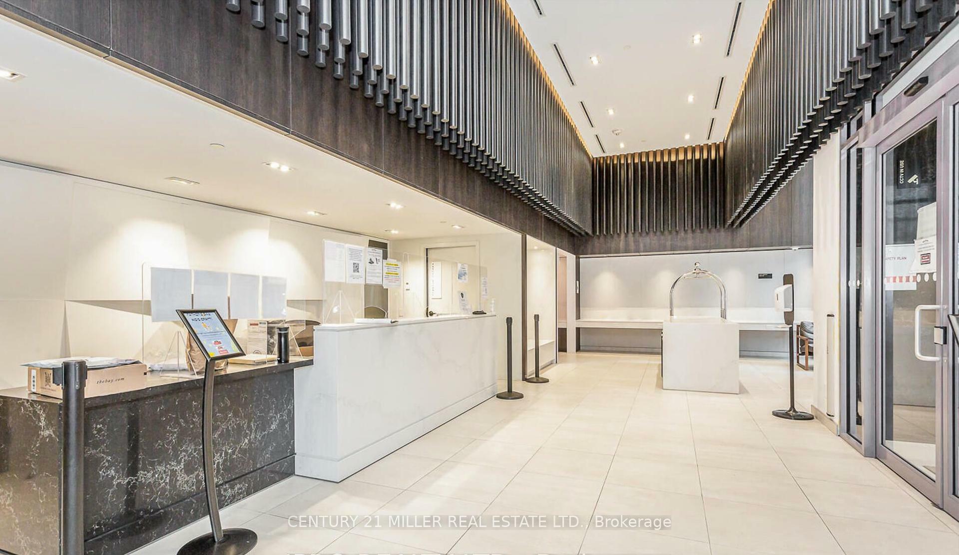 Property Photo: 4065 Confederation Parkway 1304 ON L5B 4N1