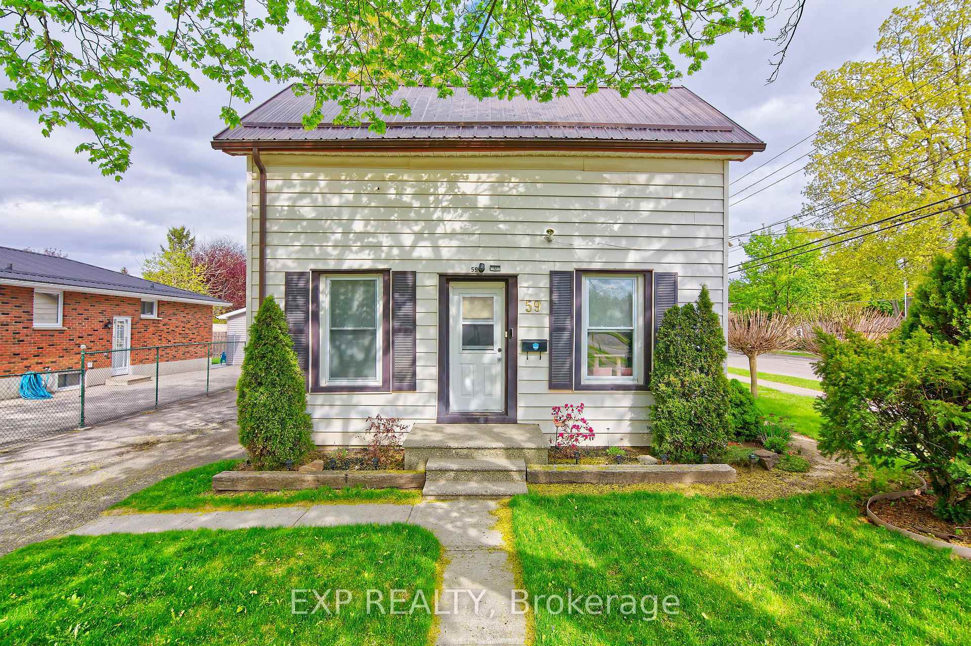 Property Photo:  59 St George Street  ON N5H 2M2 