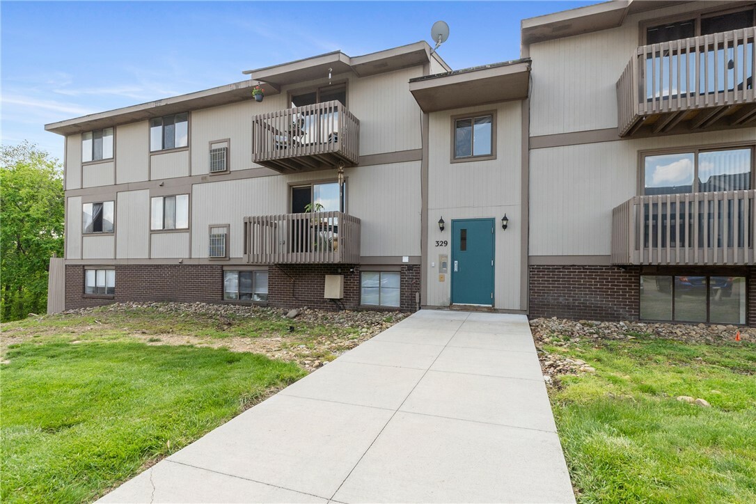 Property Photo: 329 Ridge Point Cir 33 PA 15017