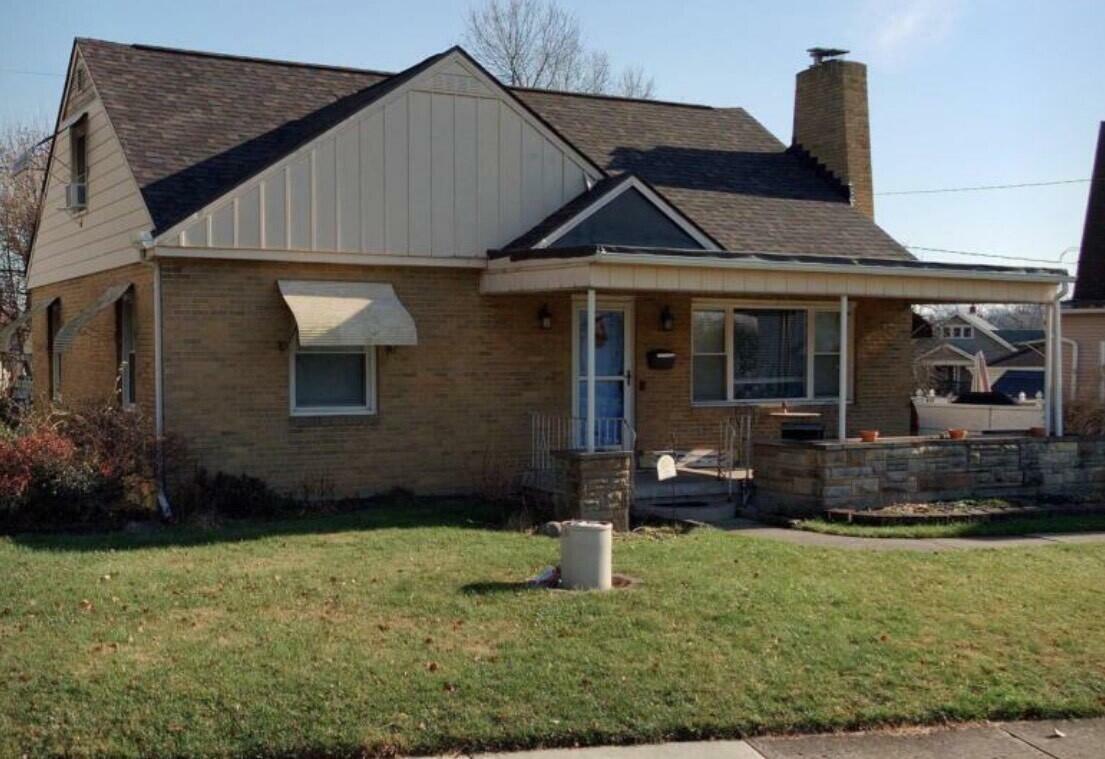 Property Photo: 110 E Roseland Avenue OH 45503