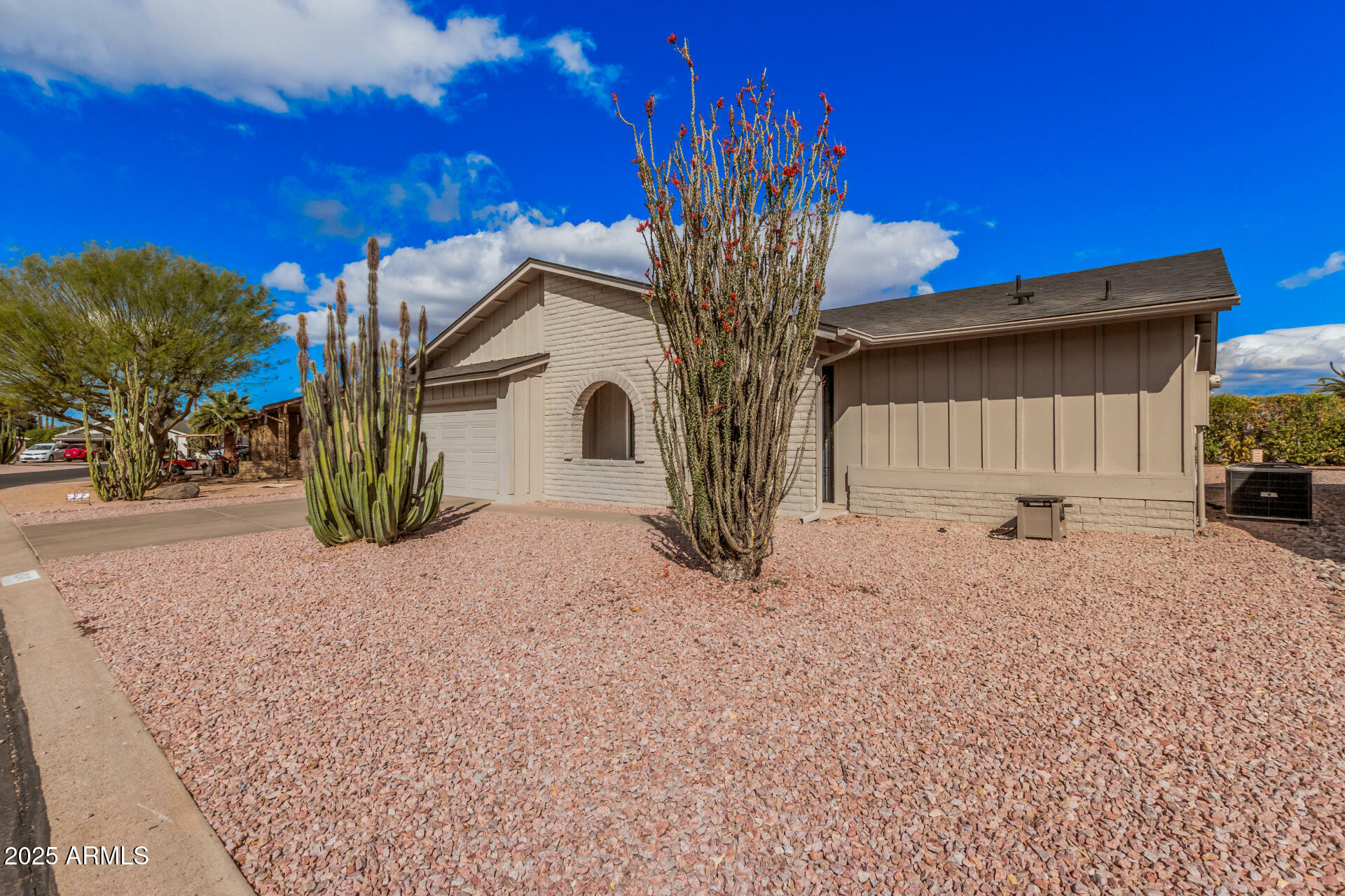 Property Photo: 8248 E Emelita Avenue AZ 85208