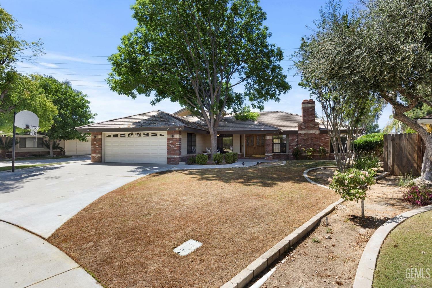 Property Photo:  7716 Canfield Court  CA 93308 