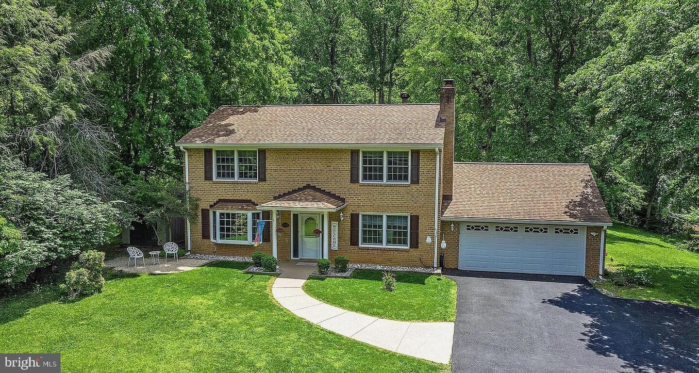 Property Photo: 11503 Vale Road VA 22124