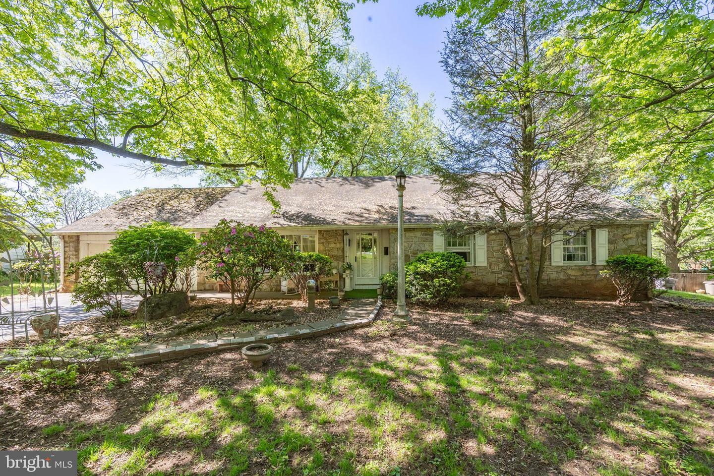 Property Photo: 1422 Timberline Drive PA 19465