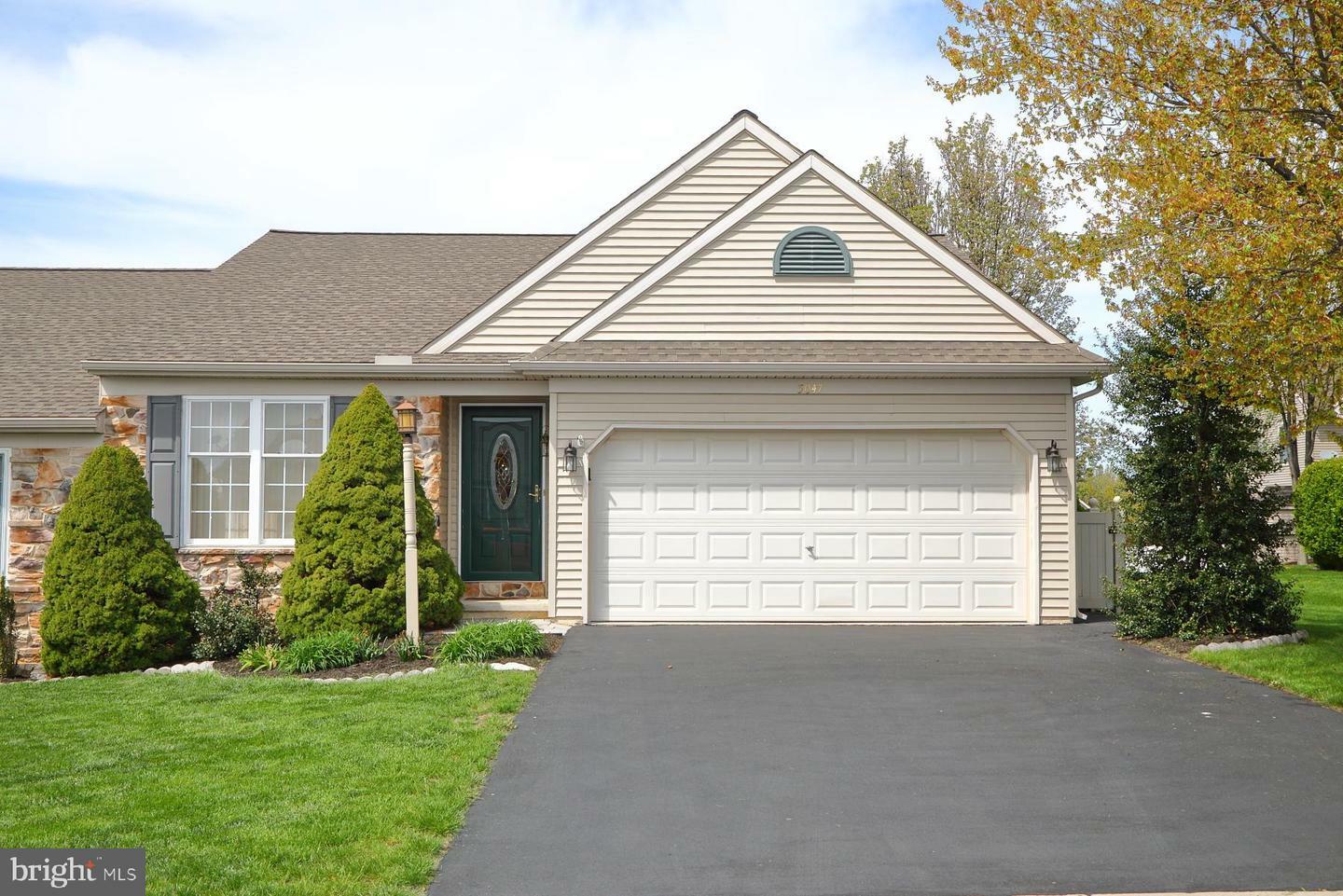 5047 Field View Drive  Mount Joy PA 17552 photo