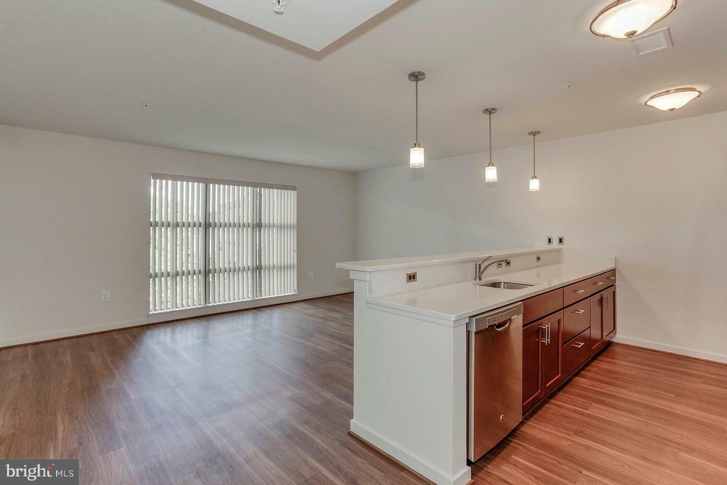 Property Photo: 905 N Jackson Street N 203 VA 22201