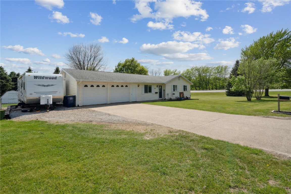 Property Photo: 906 W 18th Street IA 52349