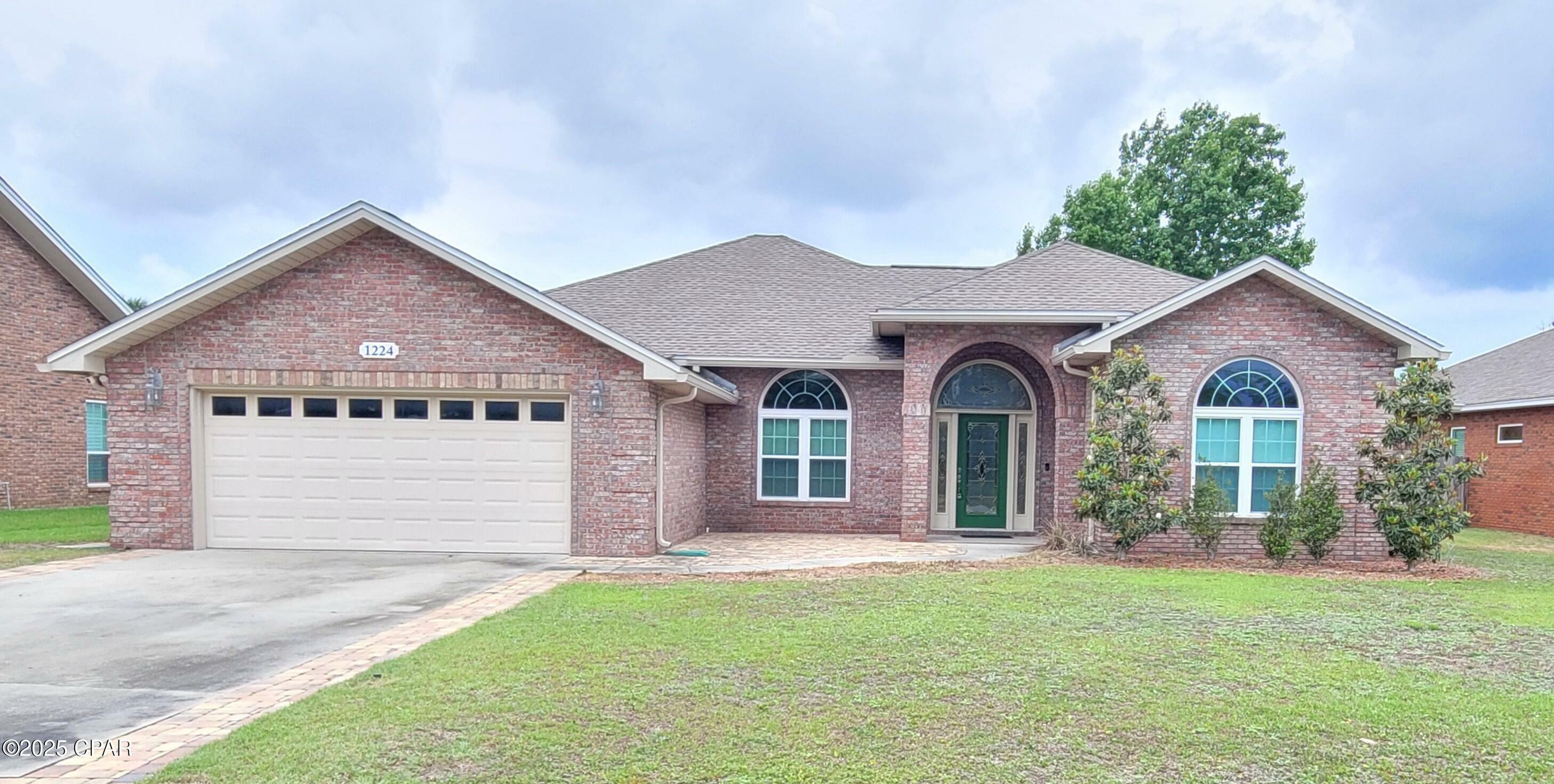 Property Photo: 1224 Huntington Ridge Road FL 32444