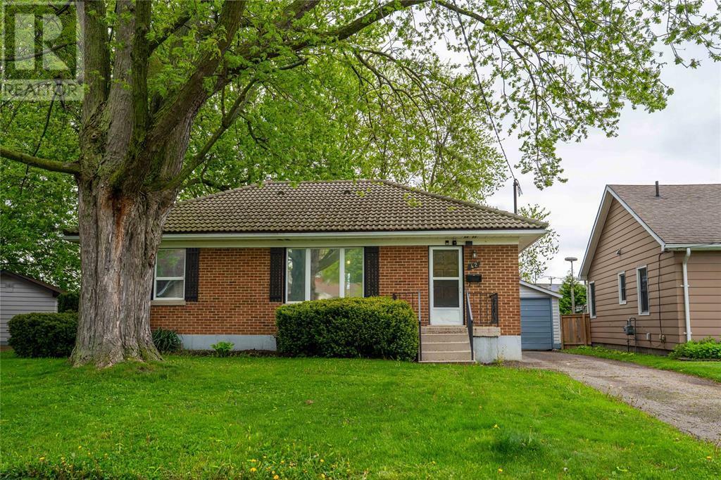 Photo de la propriété: 42 Warwick Drive ON N8A 3N4