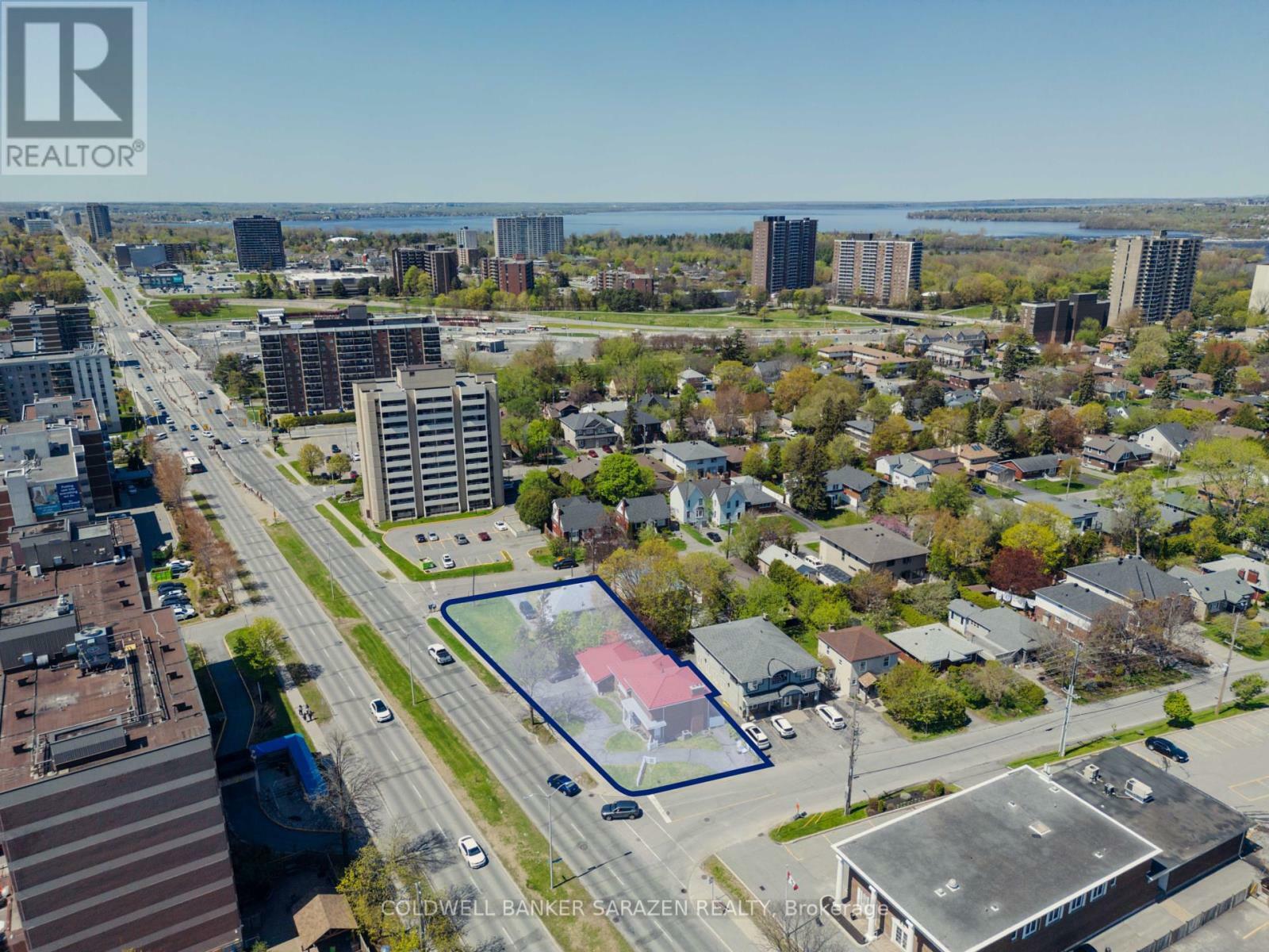 Photo de la propriété: 2315 Carling Avenue ON K2B 7G6
