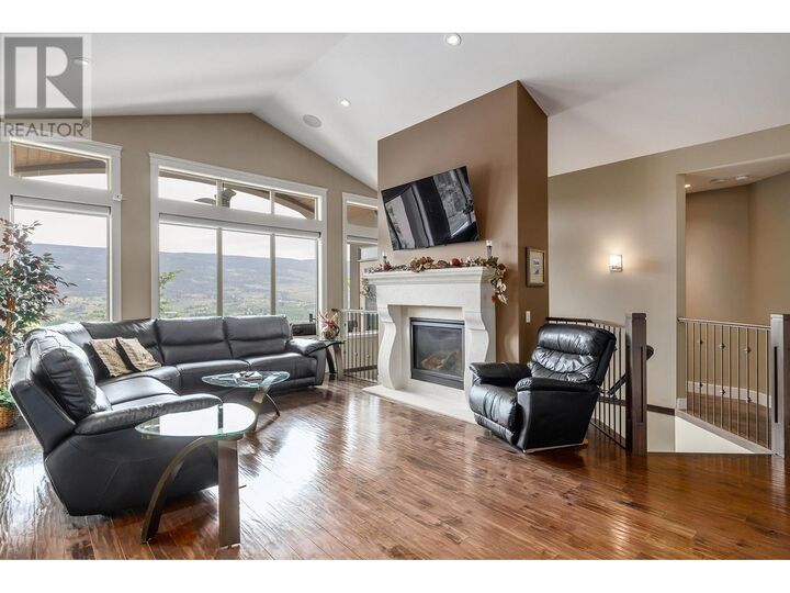Property Photo: 1821 Capistrano Drive BC V1V 2Z3