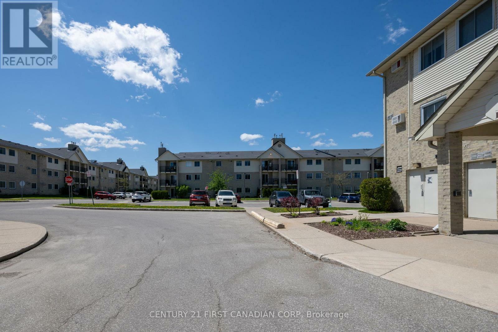 Property Photo: 739 Deveron Crescent 203 ON N5Z 4Y1