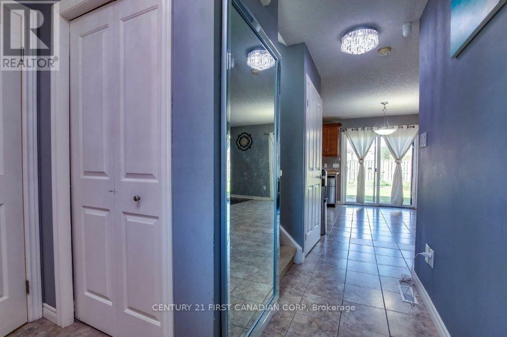 Property Photo: 1678 Blackmaple Crescent ON N5Y 6L6