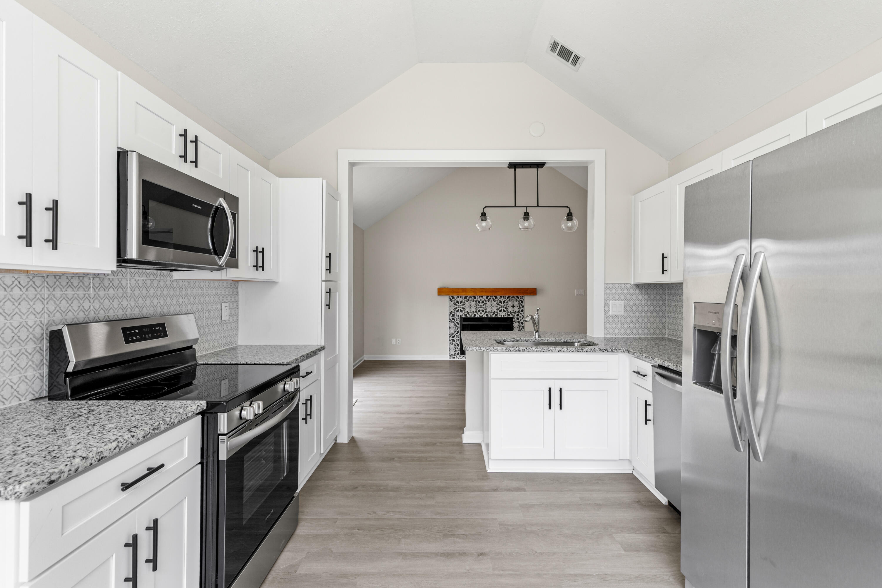 Property Photo: 3055 Yorktown Circle FL 32547