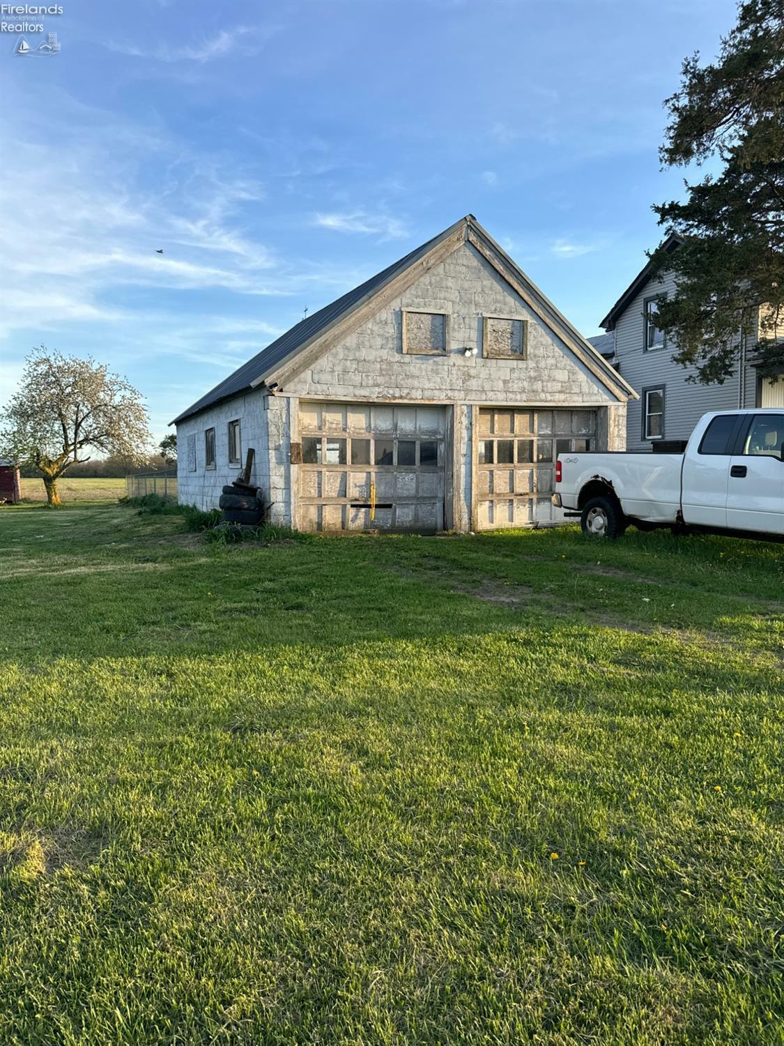 Property Photo: 3910 W State Route 12 OH 44841
