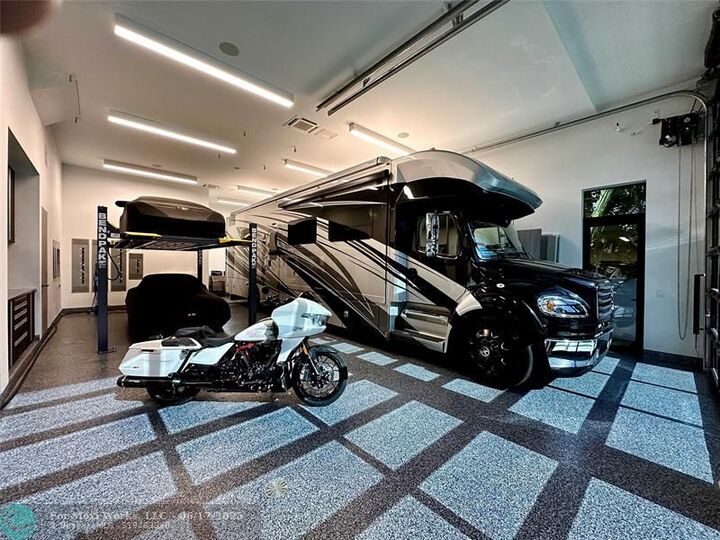 725 Poinciana Dr  Fort Lauderdale FL 33301 photo