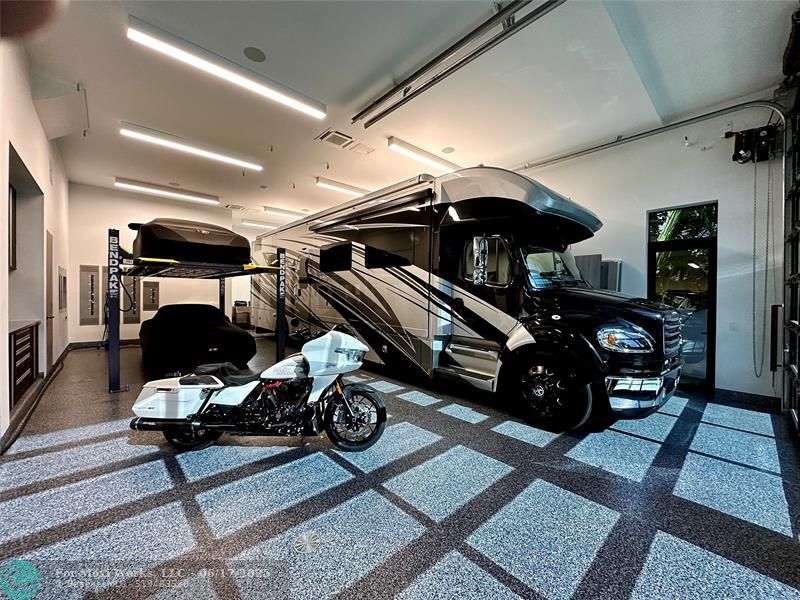 Property Photo:  725 Poinciana Dr  FL 33301