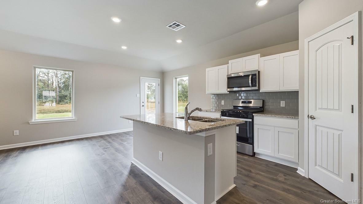 Property Photo: 4008 Savannah Oaks Drive LA 70607