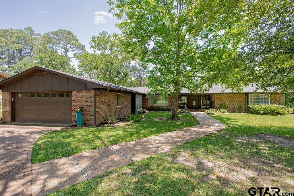 Property Photo: 225 Texas Drive TX 75771