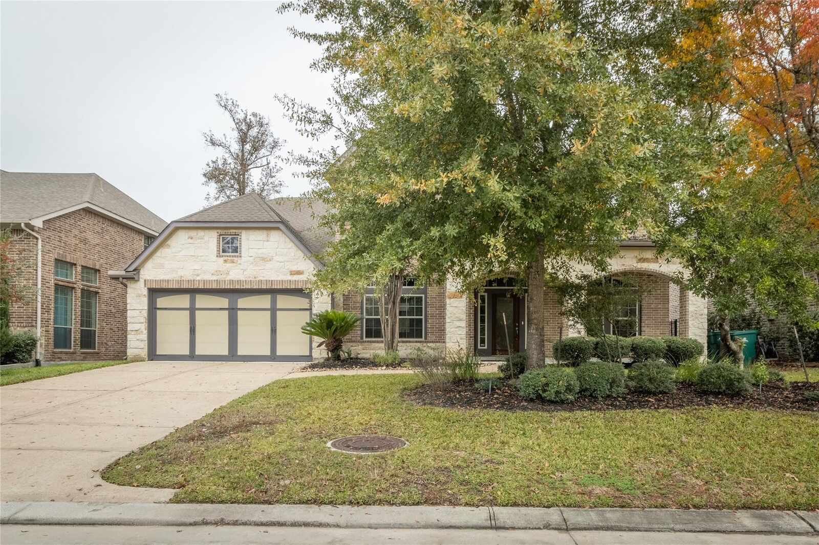 Property Photo: 70 S Almondell Circle TX 77354
