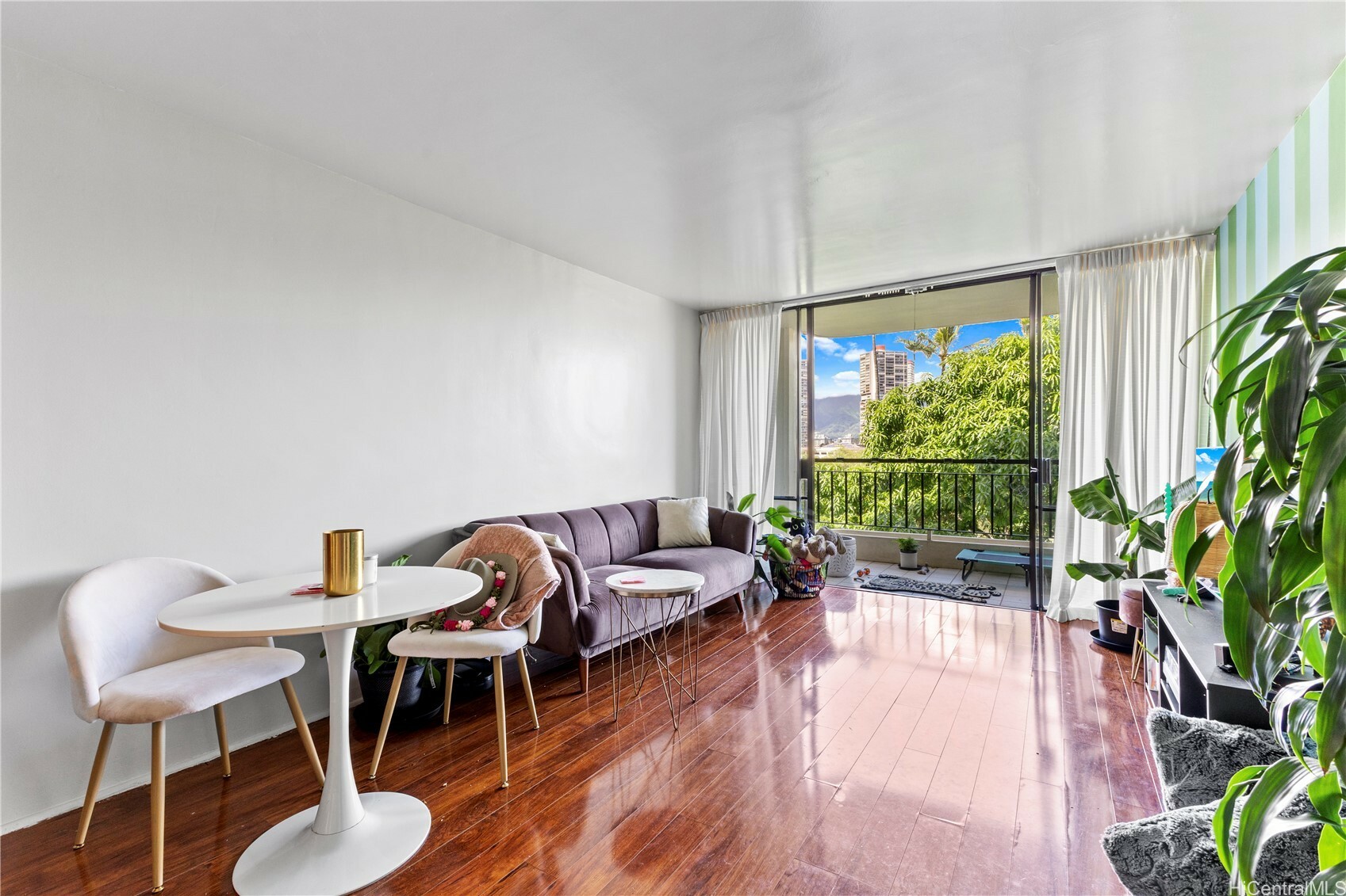 Property Photo: 440 Seaside Avenue 404 HI 96815