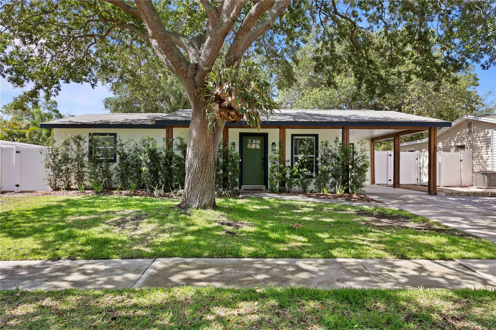 Property Photo: 2912 W Winthrop Road FL 33611